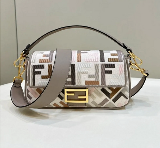 Trendy Fendi Handbag For Women (FT2692)