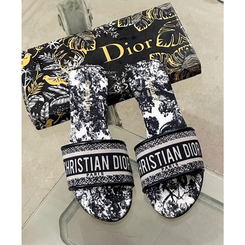 Luxurious Christian Dior Navy Ladies Wid Og Box Card Carry Bag (BSF1982)