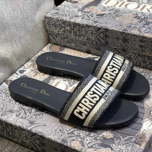 Luxurious Christian Dior Navy Ladies Wid Og Box Card Carry Bag (BSF1983)